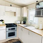 Sea Breeze Lodge *
