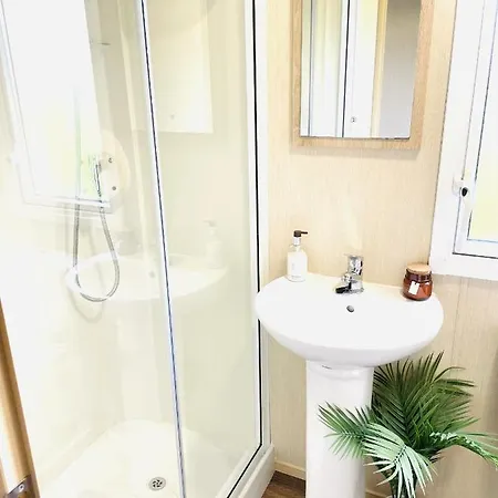 Lodge Sea Breeze Scarborough